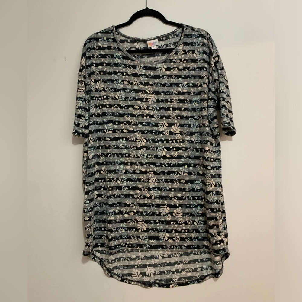 LulaRoe Irma tunic top